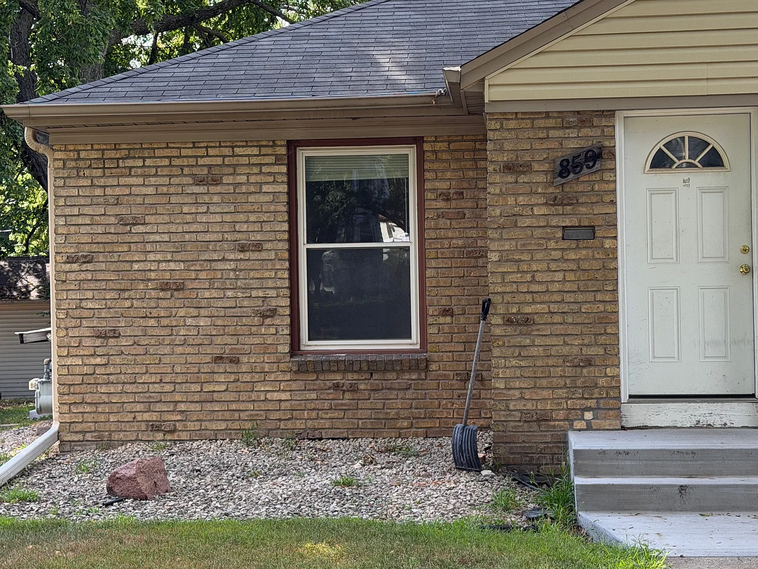 4 bed, 1700 sqft, $2,240 — Photo 2