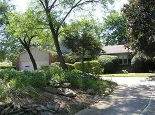 25040 Fairmount Blvd, Beachwood, OH