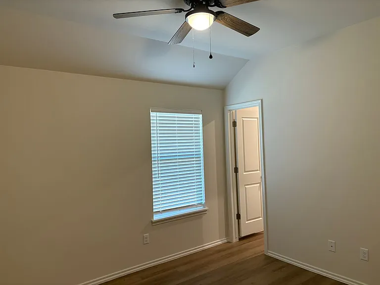 819 S Wilson Ave — Photo 15