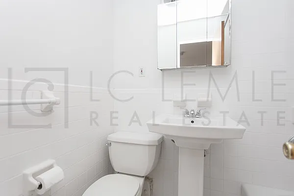 Rented by LC Lemle Real Estate Group | media 19