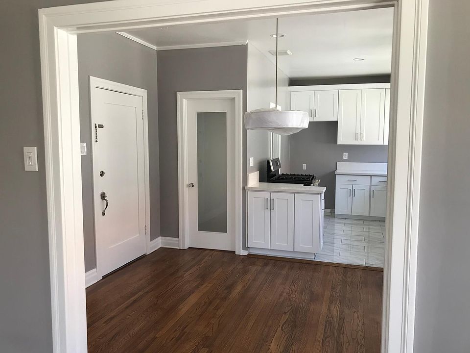 Entry/ Dining Room