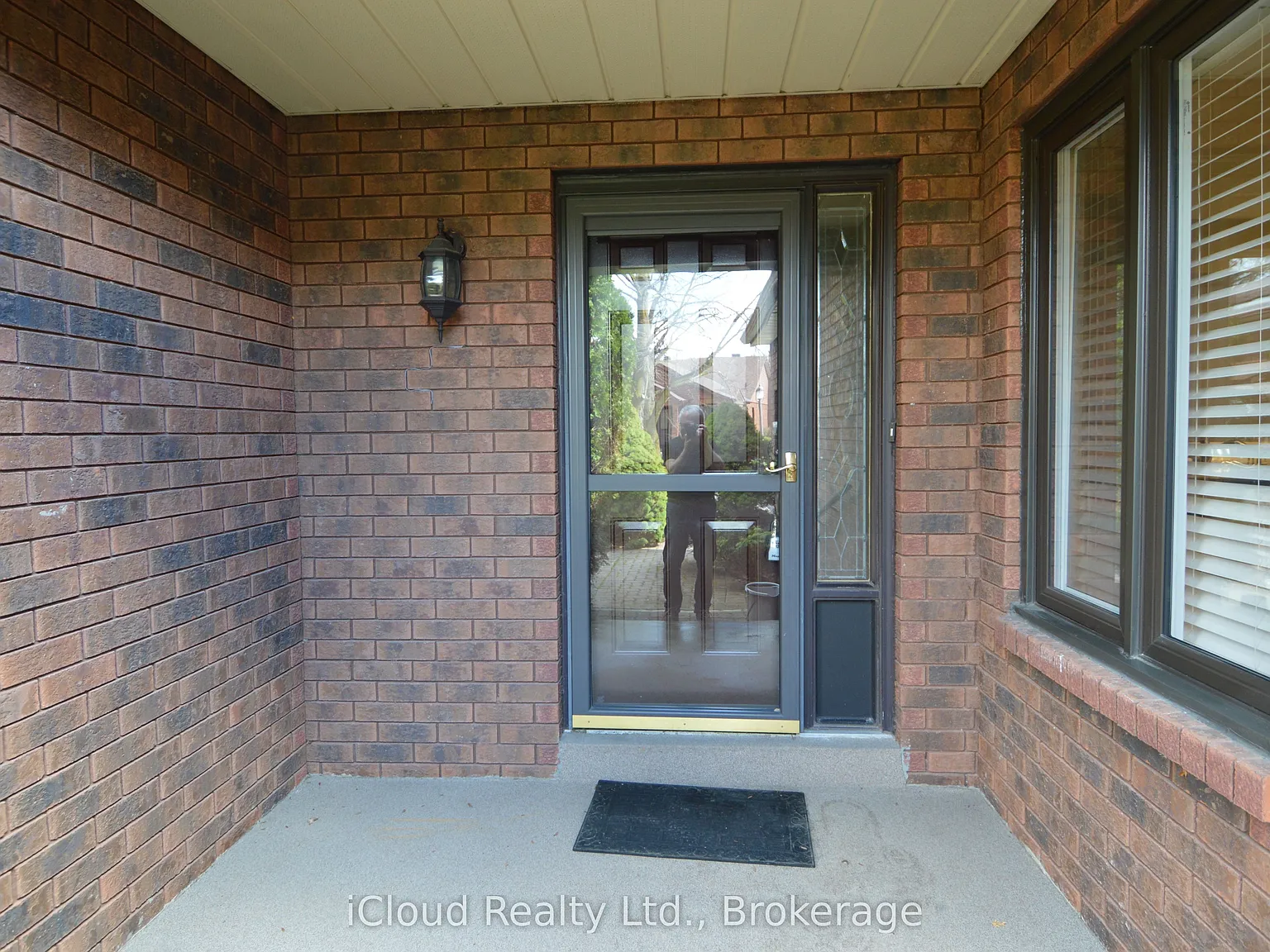 3 bed, $2,400 — Photo 2