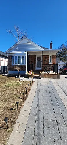 859 Mary St N Photo 1