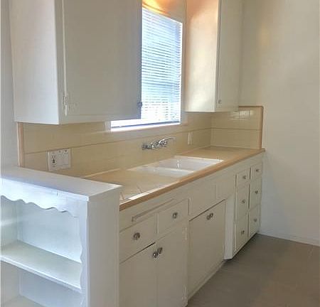5th image of 3111 Colorado Ave APT D