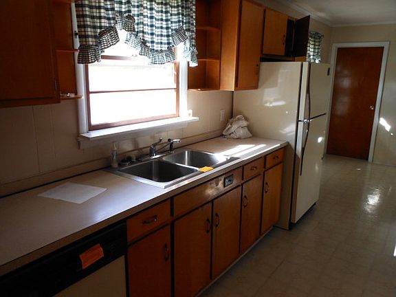 3rd image of 14 Shady Branch Ln