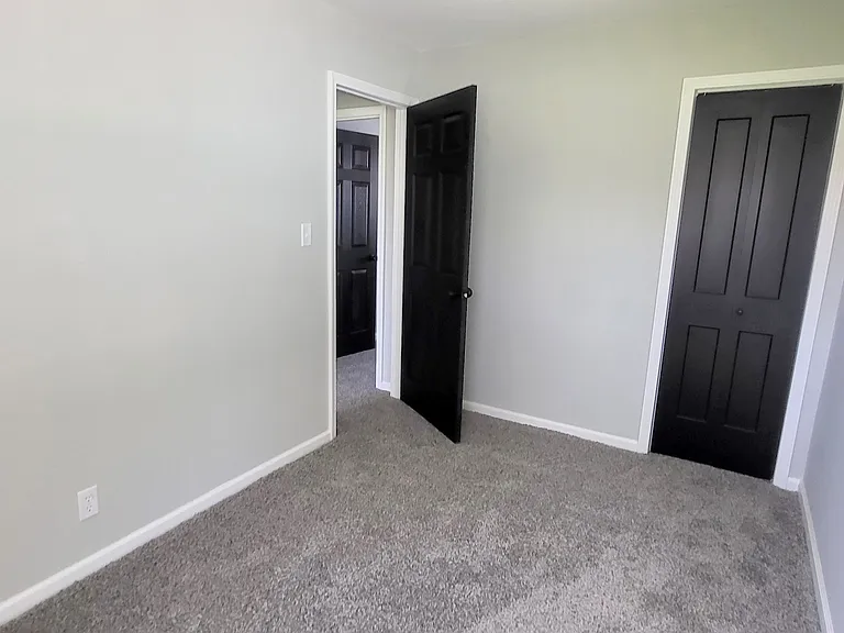 4121 Monroe St — Photo 9