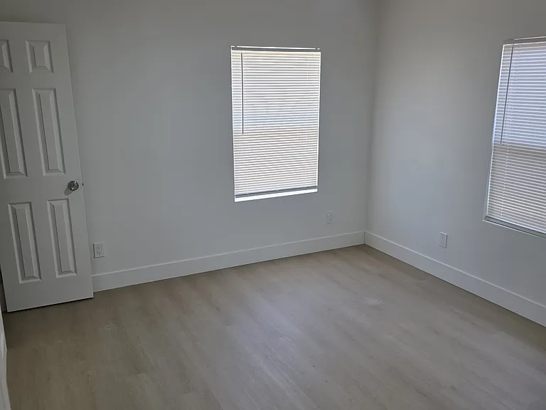 424 B St #8 — Photo 5