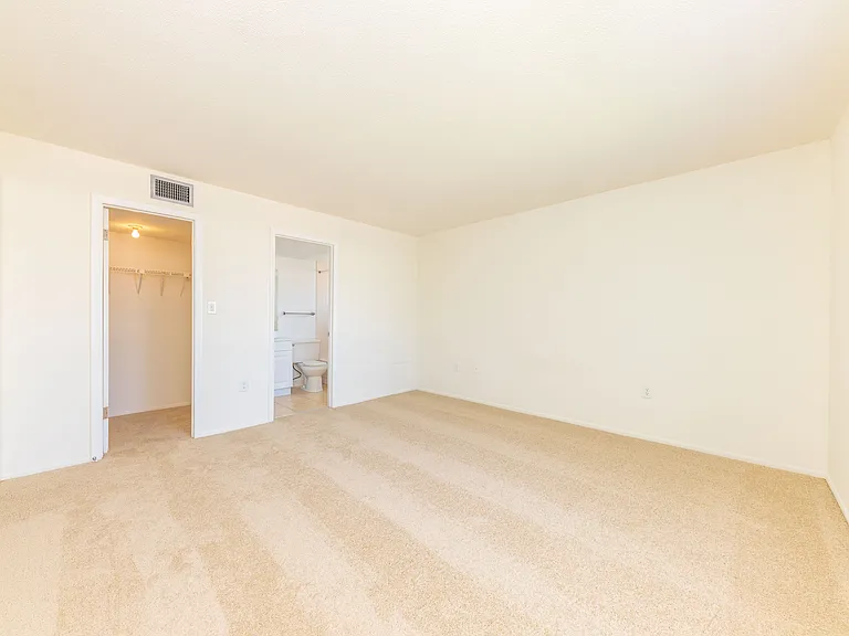 Gulf Gate Apartments — Photo 37