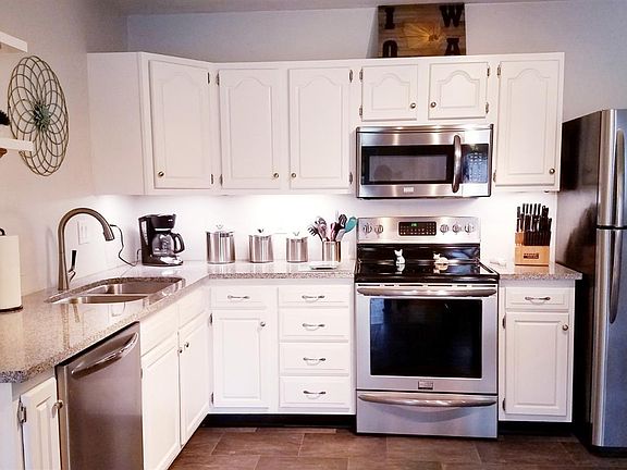 3rd image of 2643 Northwood Ave