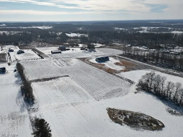 5282 Miller Rd, Lowellville, OH 44436