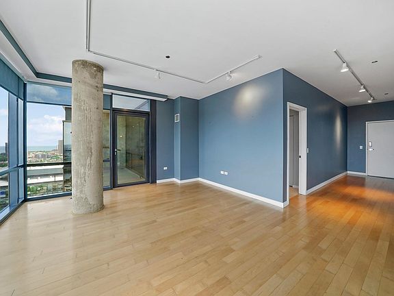 4th image of 860 W Blackhawk St Unit 2804