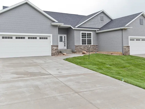 5700 Meadow Grass Cir SE, Cedar Rapids, IA 52403