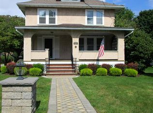 305 W Catherine St, Milford, PA 18337