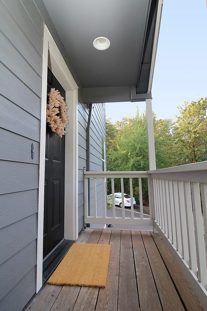 Contemporary NW Portland Heights Home — Photo 3
