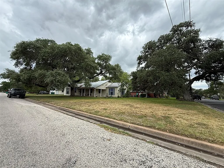 231 E Live Oak St #A — Photo 23