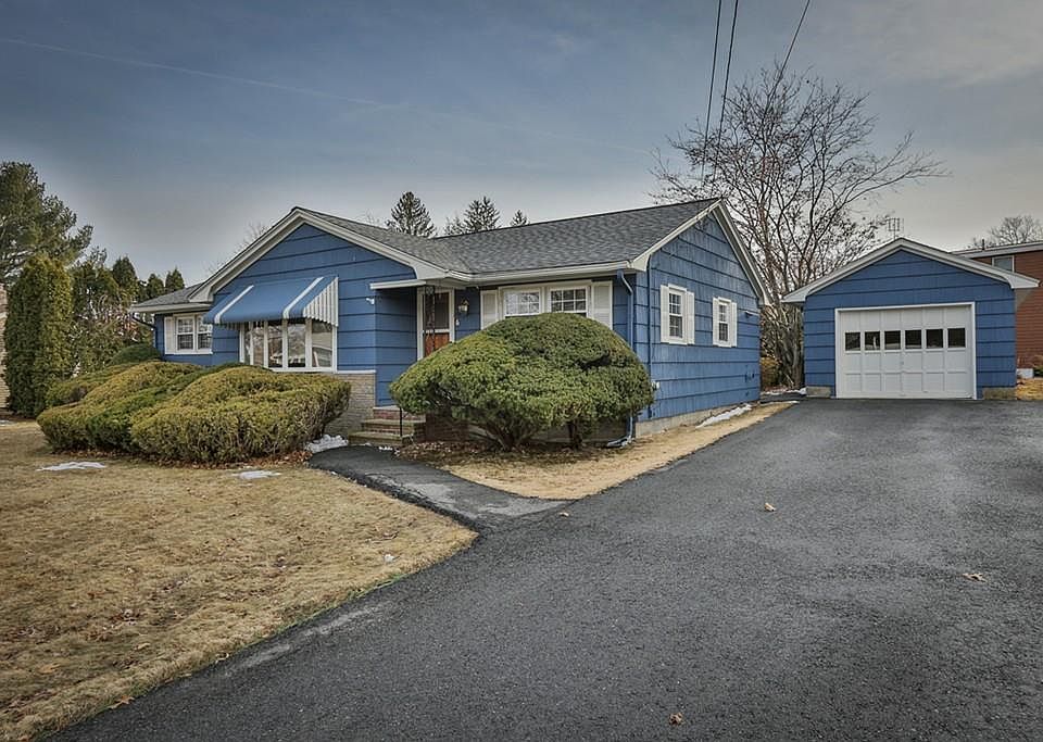 1st image of 6 Woodburn Dr