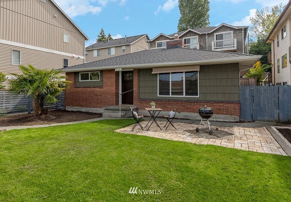 Front yard fenced around with a new BBQ and Smoker provided (not bbq in pic)