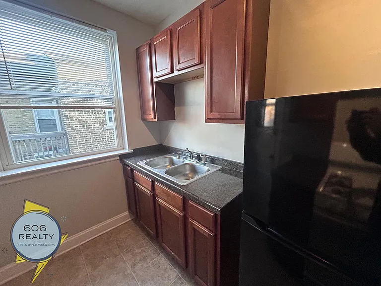 7340-50 N. Damen Ave — Photo 4