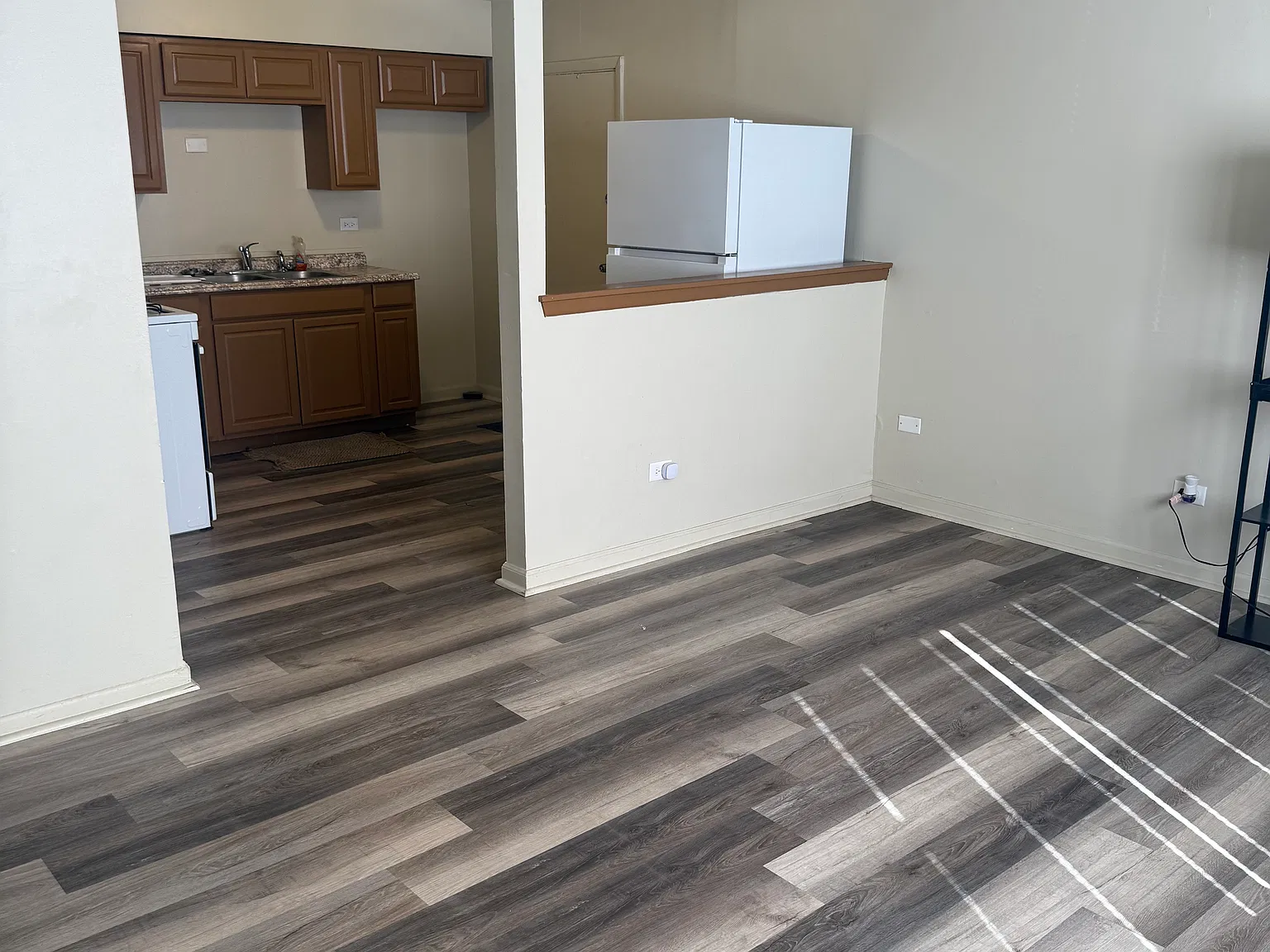 2 bed, 800 sqft, $1,880 — Photo 2