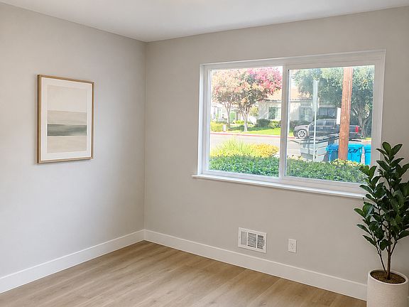 5th image of 2322 Homestead Rd APT 1