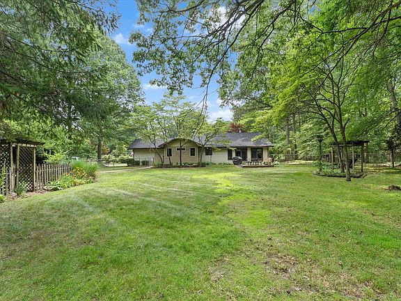 3rd image of 51565 Maplewood Dr
