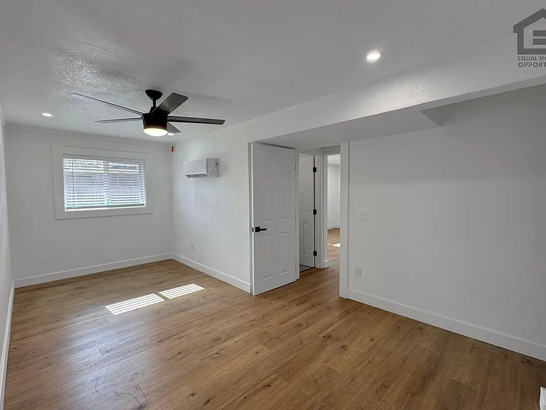 1017 E Moreland St — Photo 5