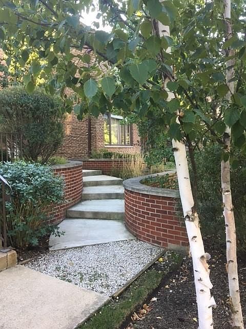 1st image of 412 N Oak Park Ave