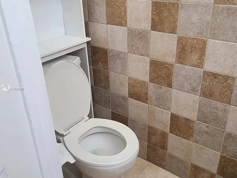 1907 SW 107th Ave #801 — Photo 32