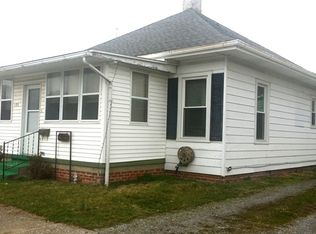 105 E Robinson St, Carmi, IL 62821