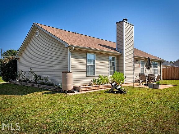 4th image of 13 Lexington Dr