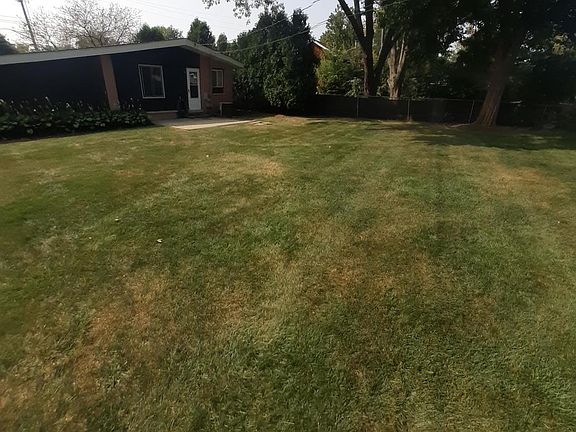 3rd image of 1702 W Oakton St
