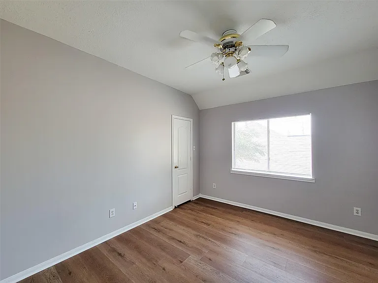 9410 Barretts Glen Ct — Photo 33