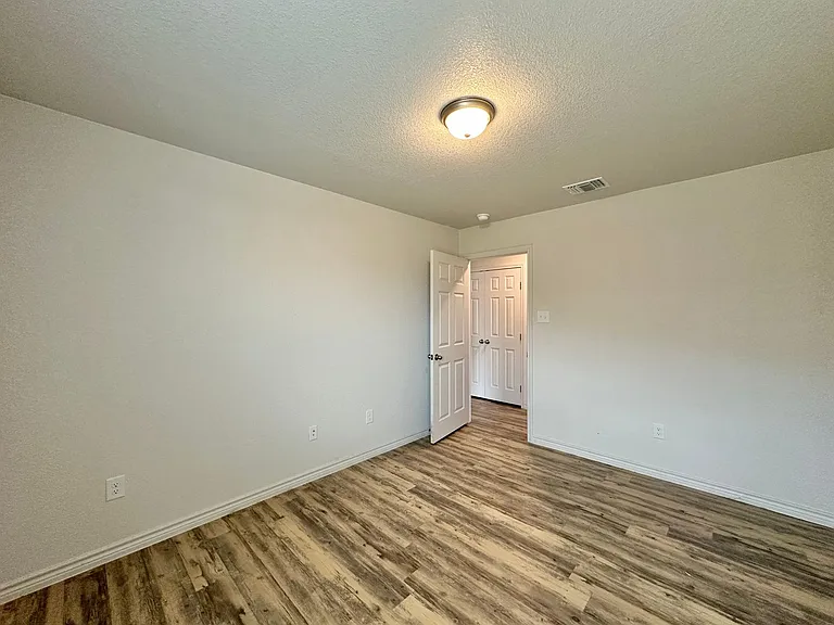 1801 Clovis Dr — Photo 18