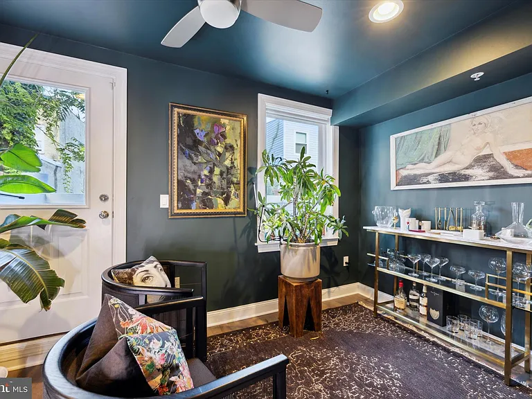 2137 N Darien St — Photo 9