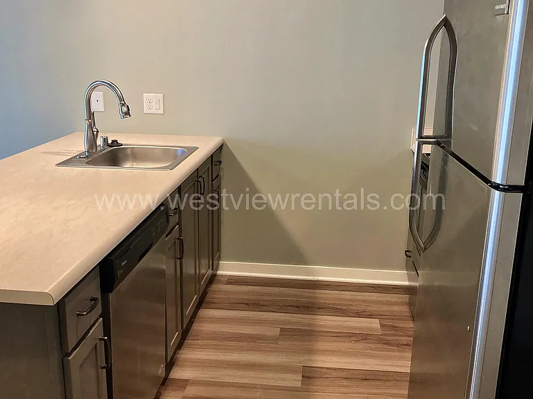 203 E Laurel St — Photo 130