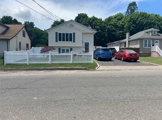 3 6th Ave, Huntington Station, NY 11746