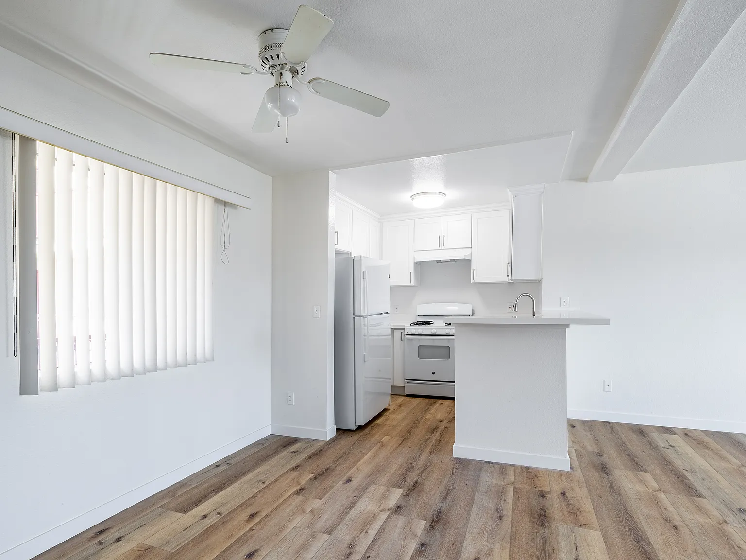 5257 Willowcrest Ave — Photo 4