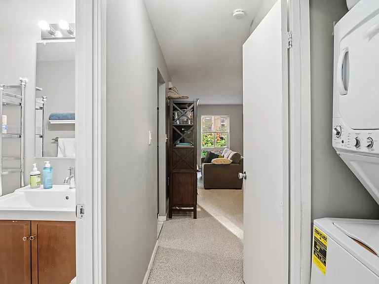 642 S Charles St #R22 — Photo 23