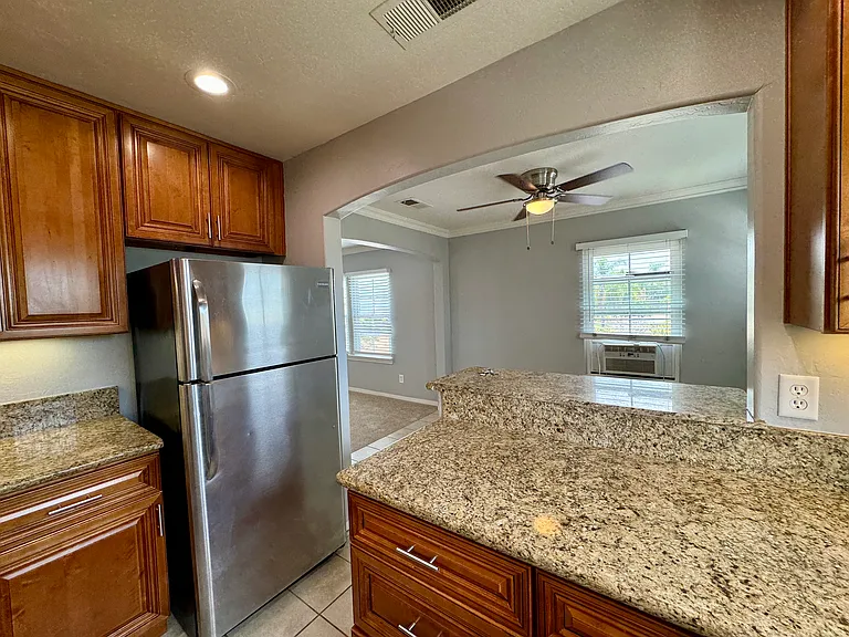 2975 Laurel St #19 — Photo 3