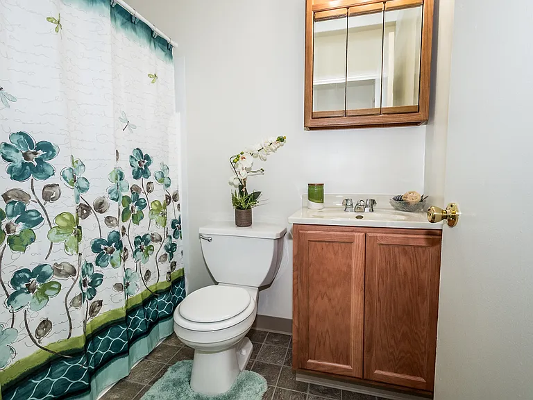 Lincoln Ridge Apartments — Photo 11
