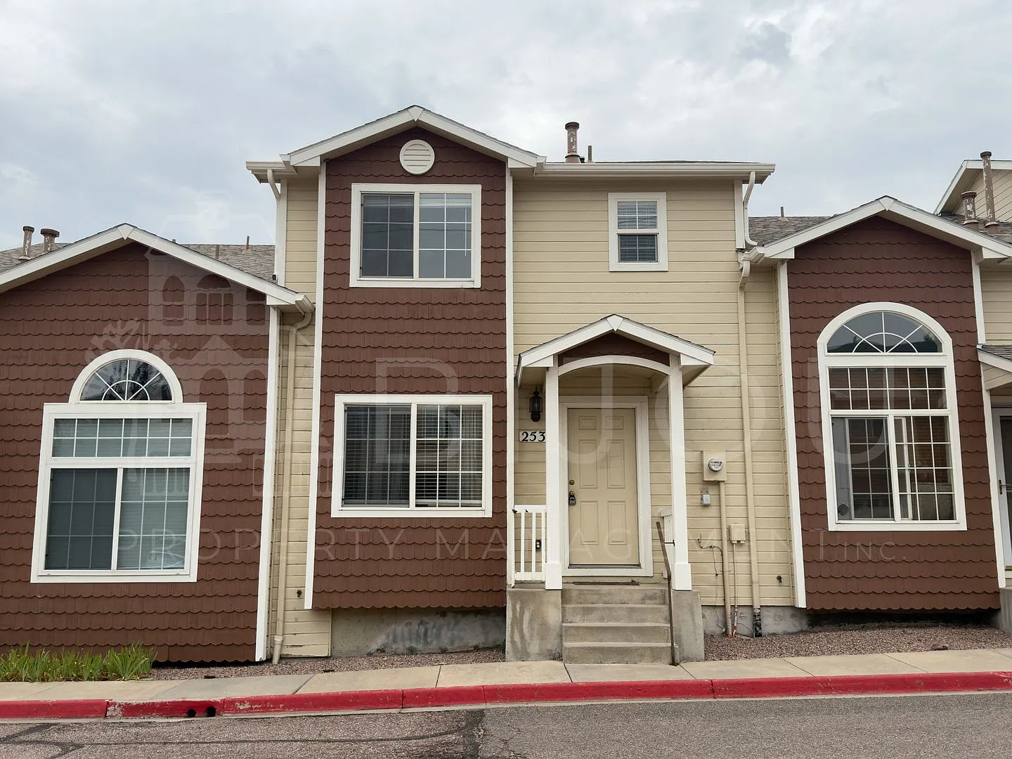 Van Buren Townhome — Photo 1