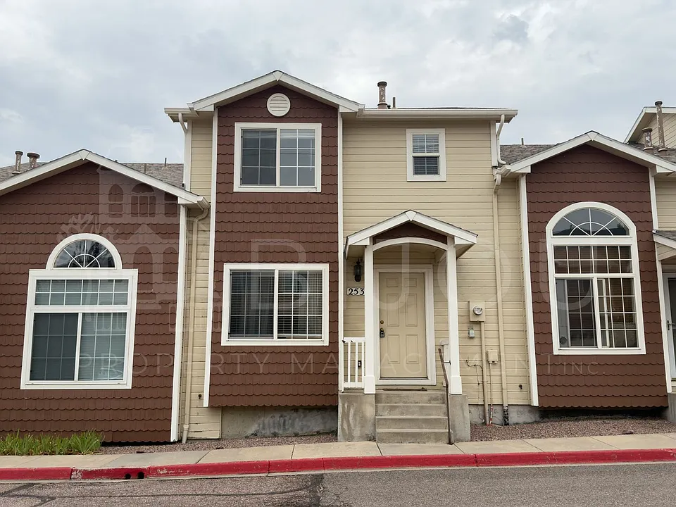 2533 Mesa Springs Vw