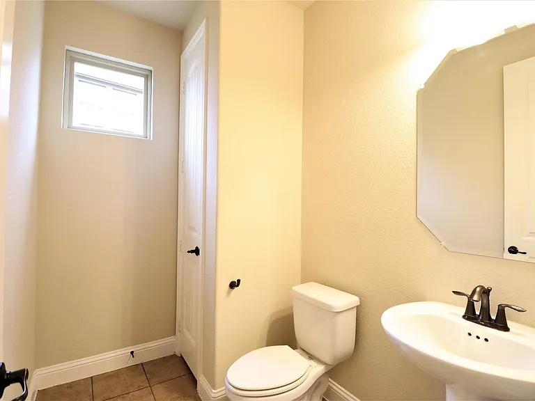 5070 Kerstyn Dr — Photo 24