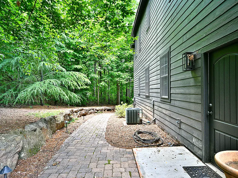 101 N Henderson Rd — Photo 3