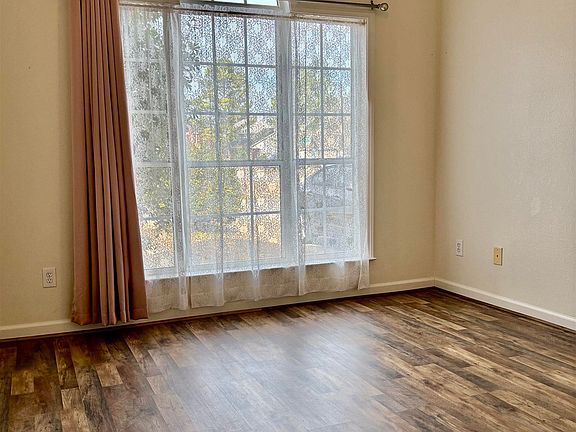 2nd image of 1016 Ashley Brook Ln