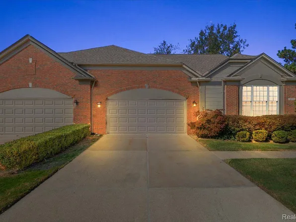 833 Garnet Ct, Rochester, MI 48306