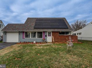 71 Indigo Rd, Levittown, PA 19057