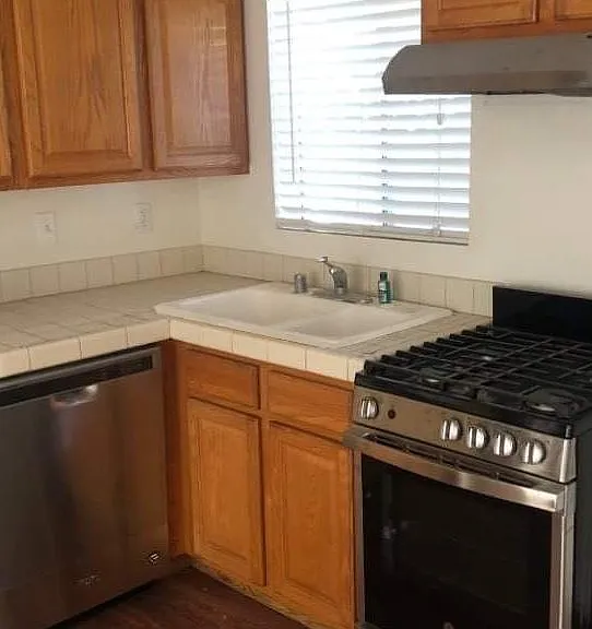 1420 Brookes Ave — Photo 9