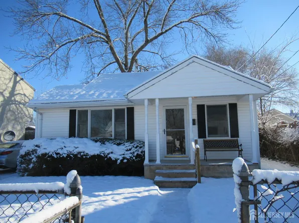 38 Eisenhower Dr, Sayreville, NJ 08872