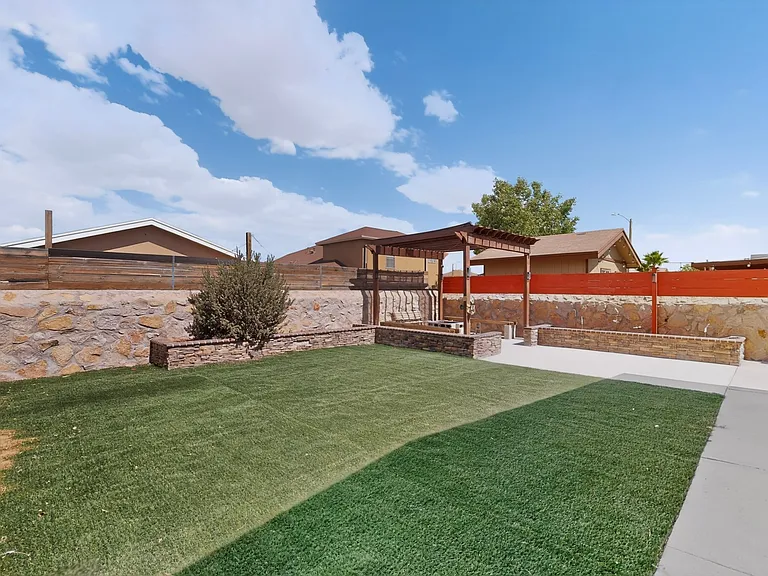 2304 Honey Dew St — Photo 38